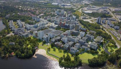 Visualisointi Härmälänrannasta kesällä ilmakuvana toteutettuna.