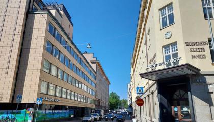 Näkymä Kauppakadulle Hämeenpuiston suuntaan.