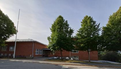 Kaarilan koulu pääovi