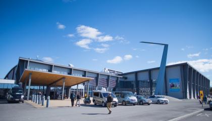 Sisäänkäynti messuhalliin 