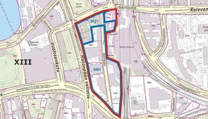 Kuvassa karttarajauksia, kilpailualue punaisella ja kaksi asemakaavan rajausta sinisellä.