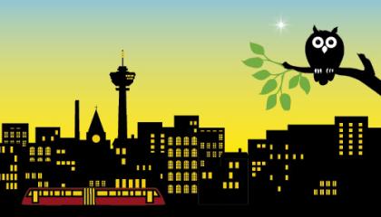 Piirretty öinen kaupungin siluetti, jonka editse kulkee ratikka. Pöllö oikeassa ylänurkassa.