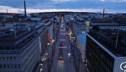 Hämeentien valoverhot ilmasta kuvattuna.