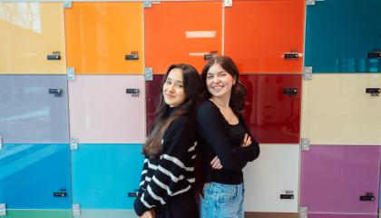 Clasulaisia yhdysrakennuksessa.