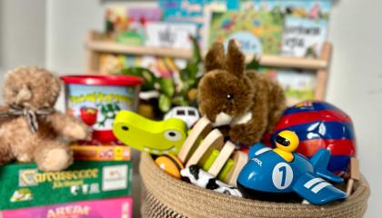 Leluja ja pelejä esillä.