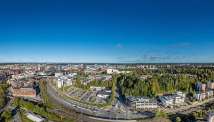 Viinikankadun maisemaa taivaalta kuvattuna kesällä.