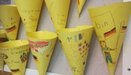 Kuva kieliluokan seinältä