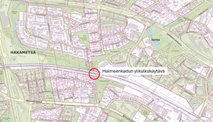 Messukylässä Halmeenkadun ylikulkukäytävä ympyröitynä karttakuvassa.