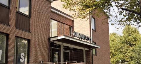 Pyynikin uimahalln sisäänkäynti.