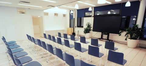 Hervannan kirjaston Raili-kokoustila.