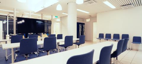 Hervannan kirjaston Reima-kokoustila.