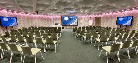 Sisäkuva pääkirjasto Metson Lehmus-salista.