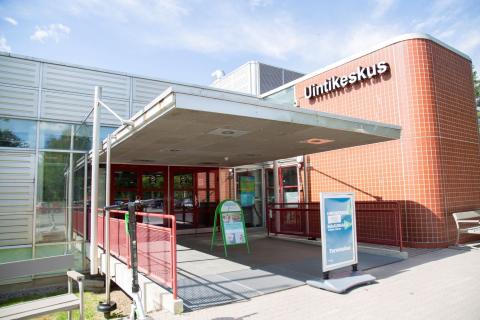 Tampereen uintikeskuksen sisäänkäynti.
