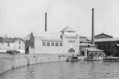 Kattohuopatehtaan puuhiomo.