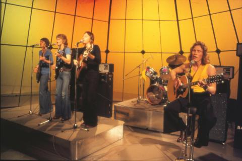 Kaseva-yhtye Iltatähti-ohjelman kuvauksissa.