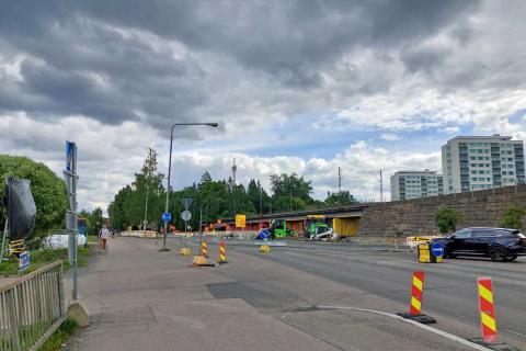 Nasijarvenkadun uuden kiertoliittymän työmaa Mustanlahden sataman suunnasta.