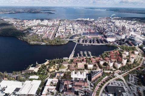 Havainnekuva Viinikanlahden kehittyvästä kaupunginosasta ilmasta kuvattuna.