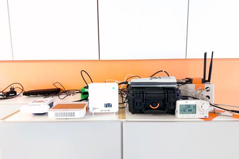 Mittalaitteita Kissanmaan päiväkodin sisätiloissa.