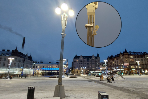 Kuvassa Keskustorin valopylvääseen kiinnitetty sääsensori, jossa on muun muassa tuulessa pyörivä propelli.