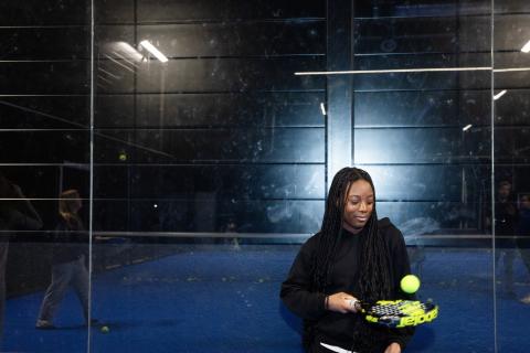 Player bounces the ball with a padel racket.