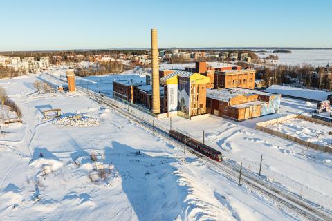 Talvinen Hiedanrannan maisema.