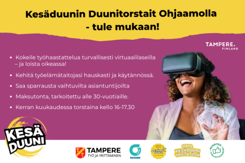 Kuvassa nuori henkilö VR-lasien kanssa. Kuvassa tekstiä Kesäduunin Duunitorstaista.