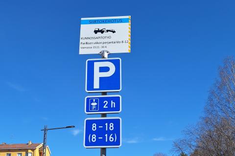 Vanhempi lähisiirtomerkki läheltä kuvattuna.