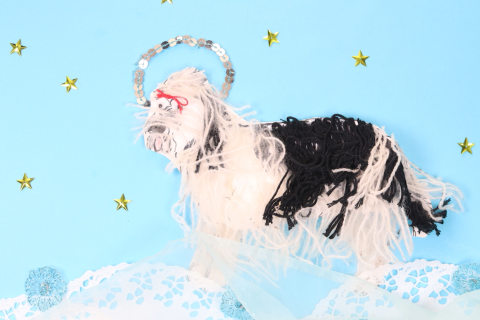 Piirretyn koiran turkki on tehty langanpätkistä.