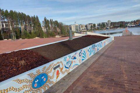 Niemenrannan Näkki -muraali.