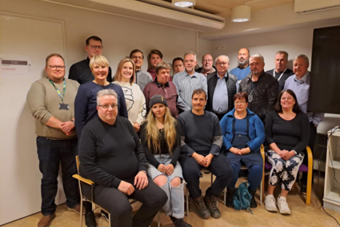 Puutarhakadun työmaaraatilaiset yhteiskuvassa.