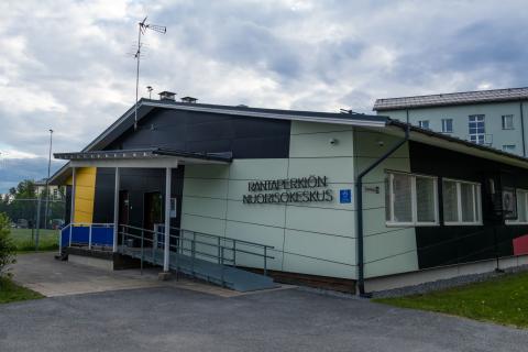 Rantaperkiön nuorisokeskus.