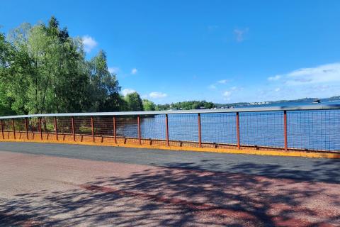 Vesitehtaansilta ja sen näkymä kuvattuna Pyhäjärvelle.